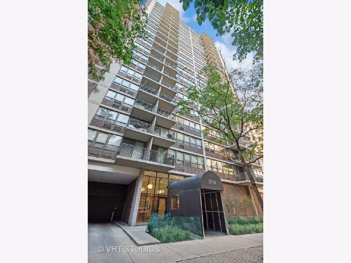  For Sale Chicago Illinois, 2740 Pine Grove Avenue