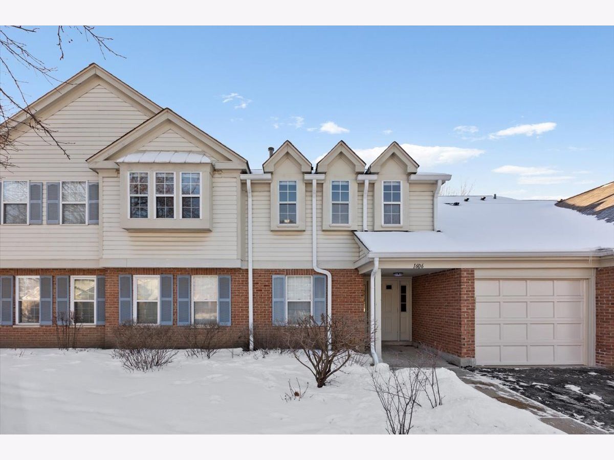  For Sale Wheeling Illinois, 1606 Stratford Court