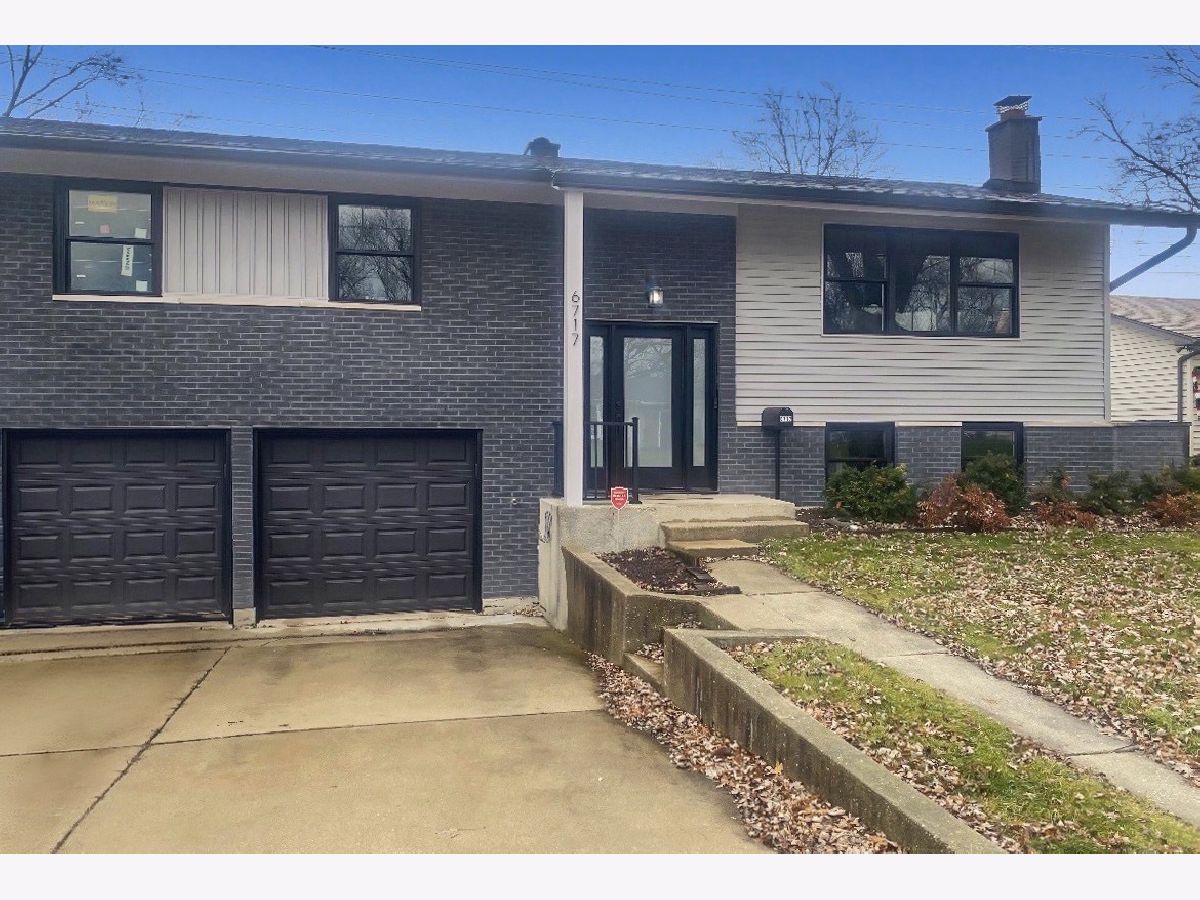  For Sale Woodridge Illinois, 6717 Patton Drive