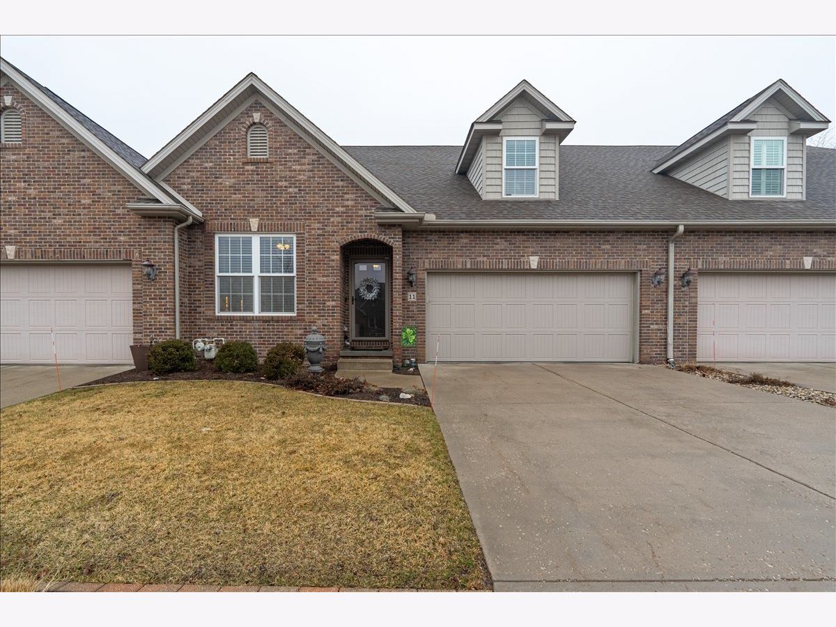 Condos & Townhomes & Homes Sold Village At Prairie Vista Bloomington Illinois, 11 Prairie Vista
