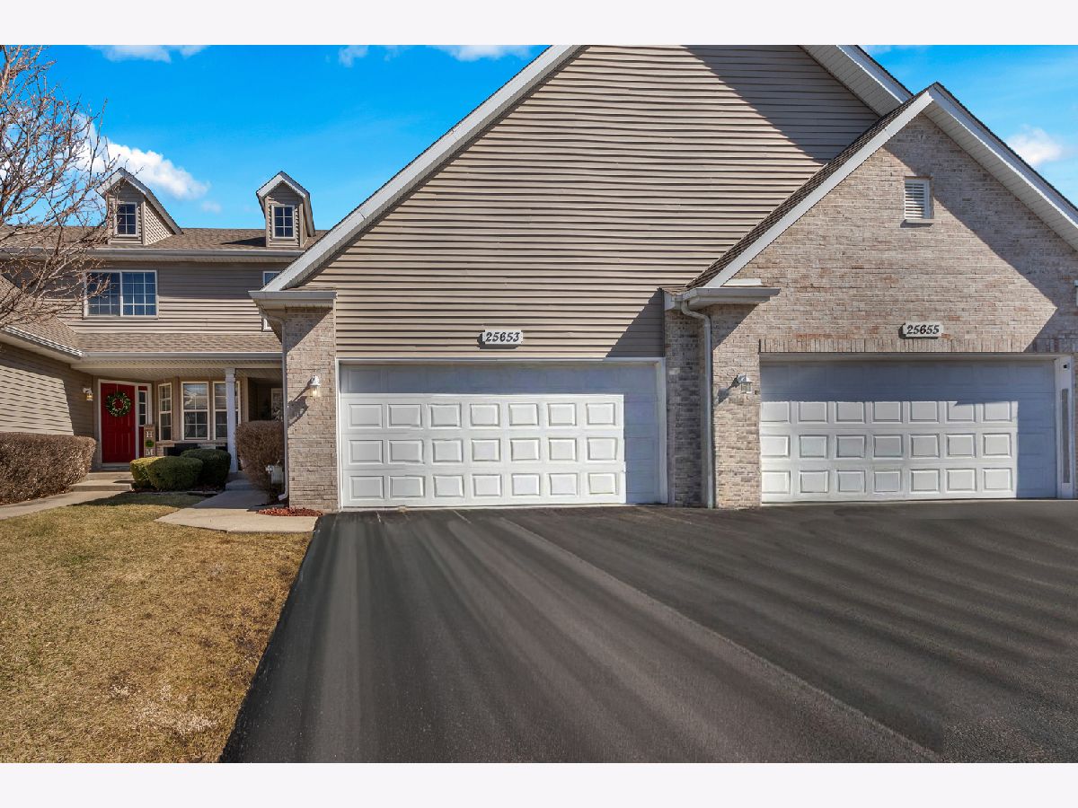 Homes & Townhomes For Sale Hunters Crossing Channahon Illinois, 25653 Bridle