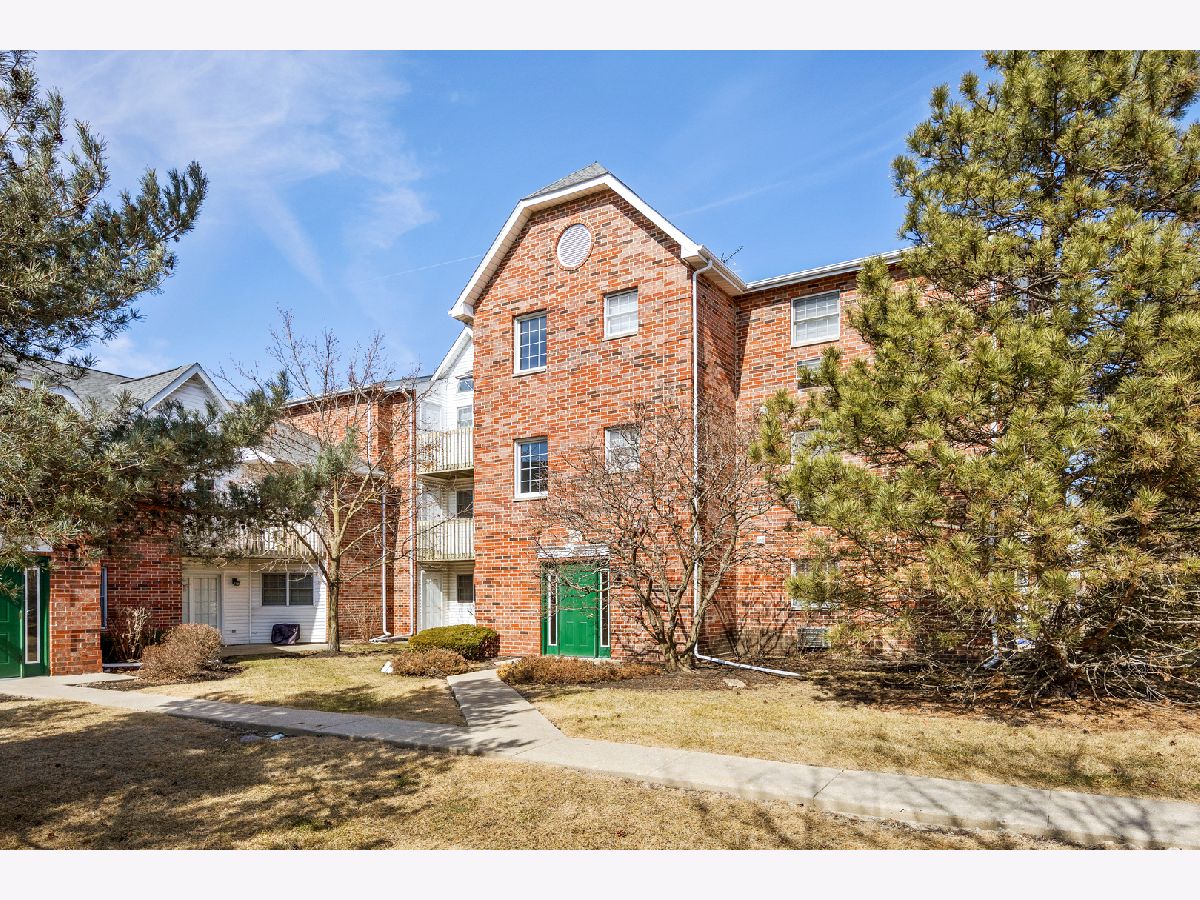  For Sale Woodstock Illinois, 330 Leah Lane