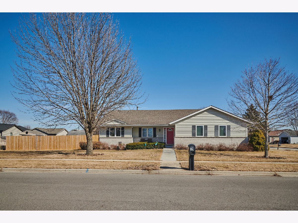 Homes & Condos & Townhomes For Sale Clines Ford Belvidere Illinois, 305 Royal Avenue