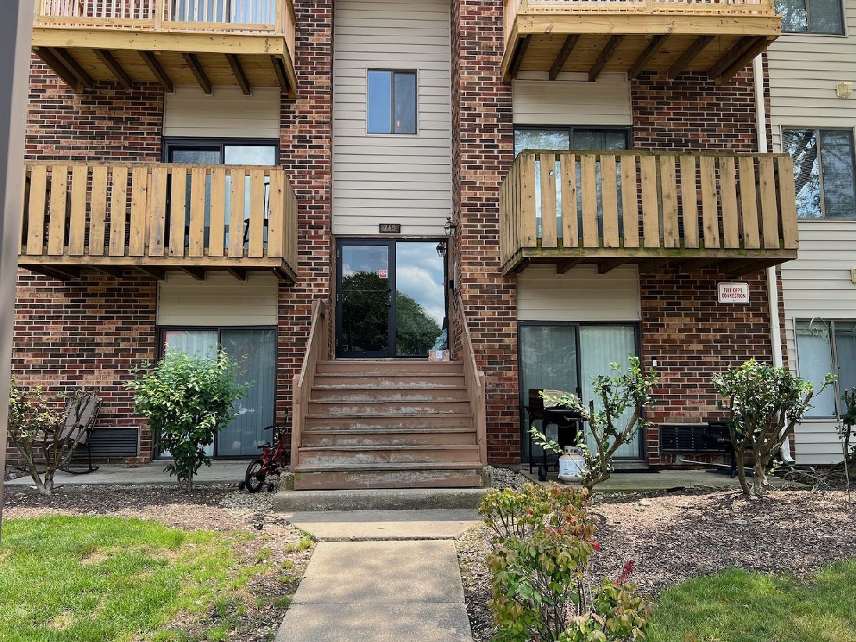 Homes & Condos & Townhomes For Rent Waterbury Roselle Illinois, 746 Prescott