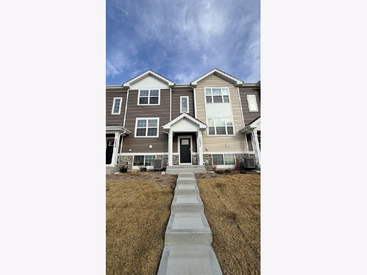 Townhomes & Condos & Homes Rented Cambridge Lakes Pingree Grove Illinois, 2637 Santa Fe