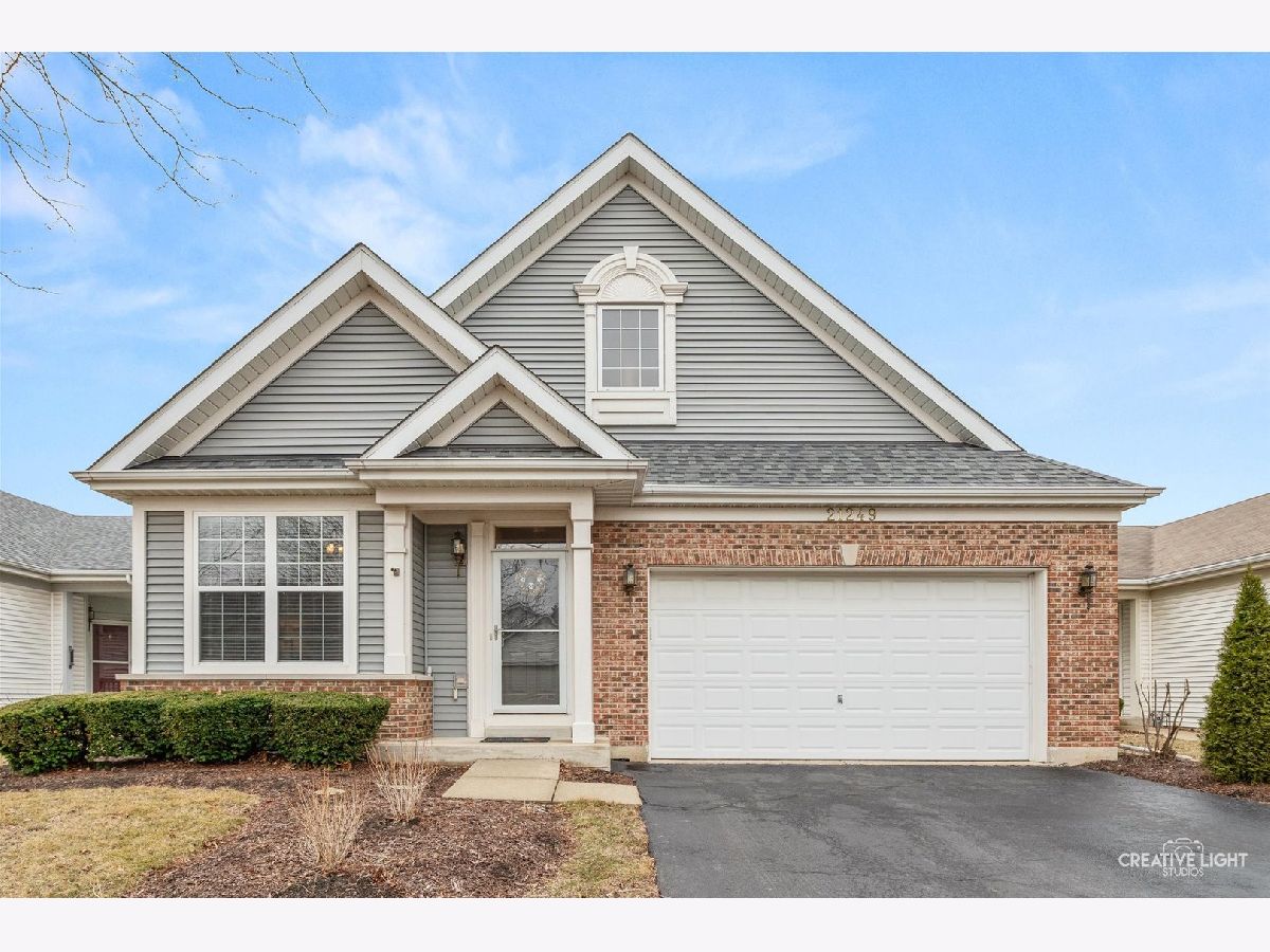  For Sale Crest Hill Illinois, 21249 Lily Lake Lane