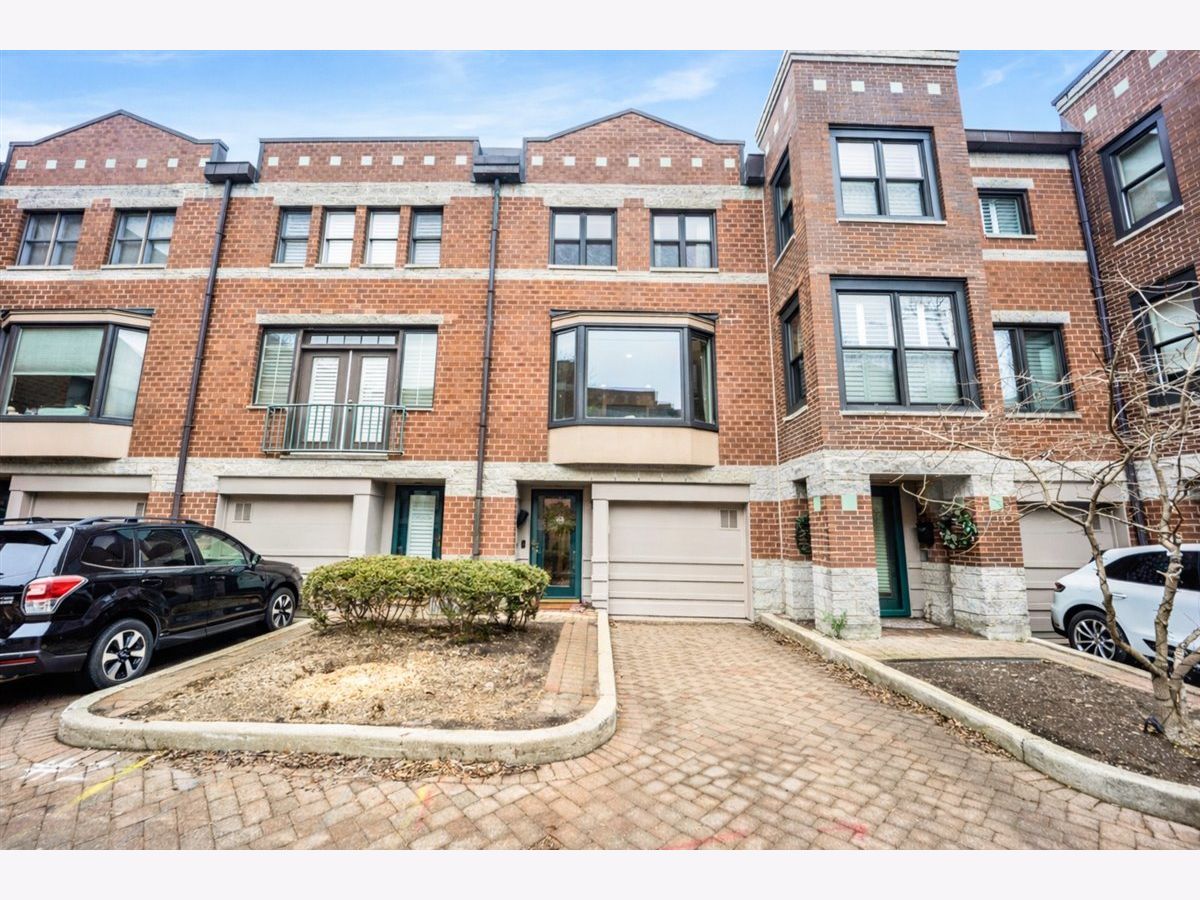  For Sale Chicago Illinois, 2720 Greenview Avenue