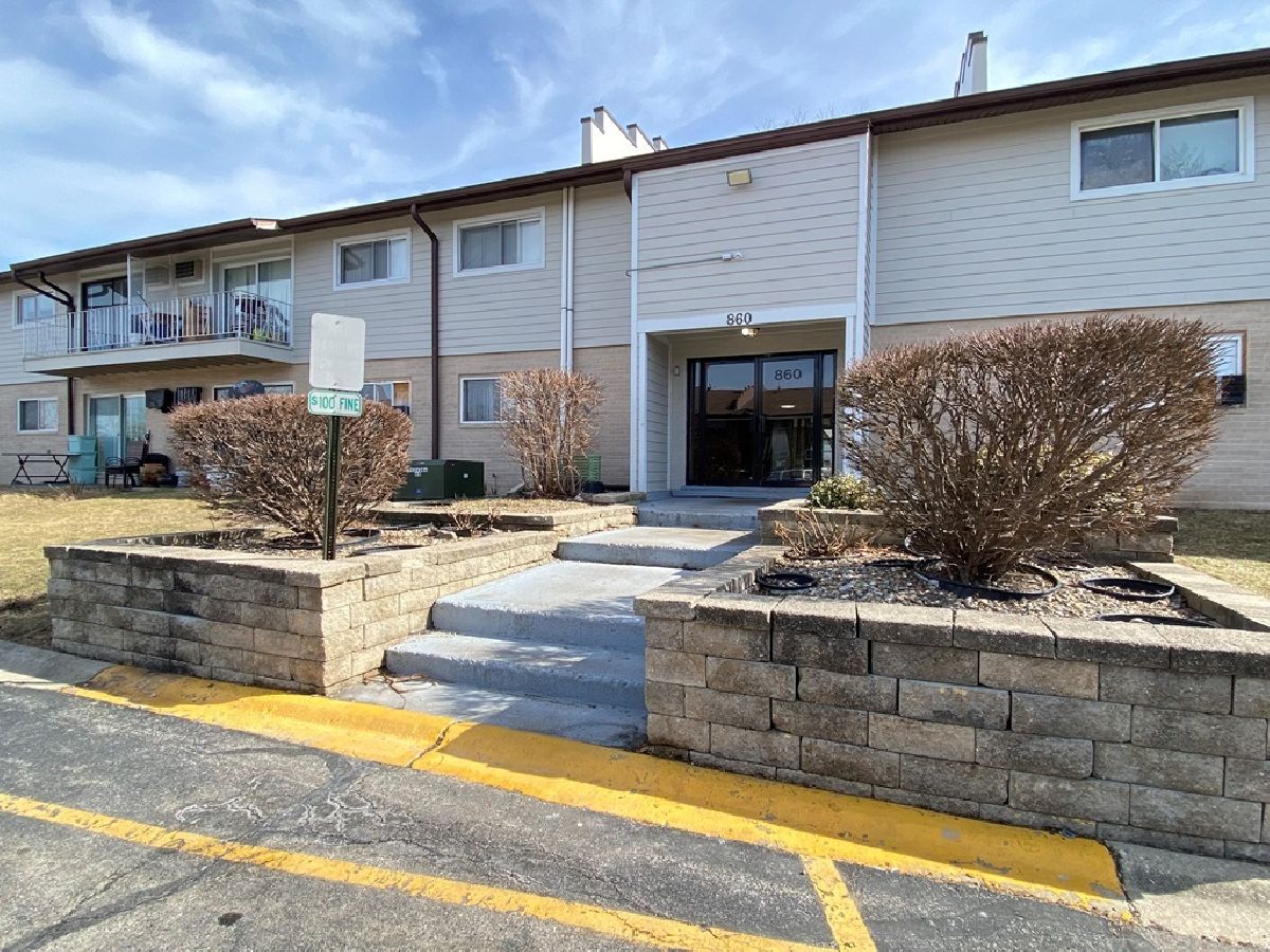 Condominiums For Sale Old Willow Falls Prospect Heights Illinois, 860 Old Willow Road