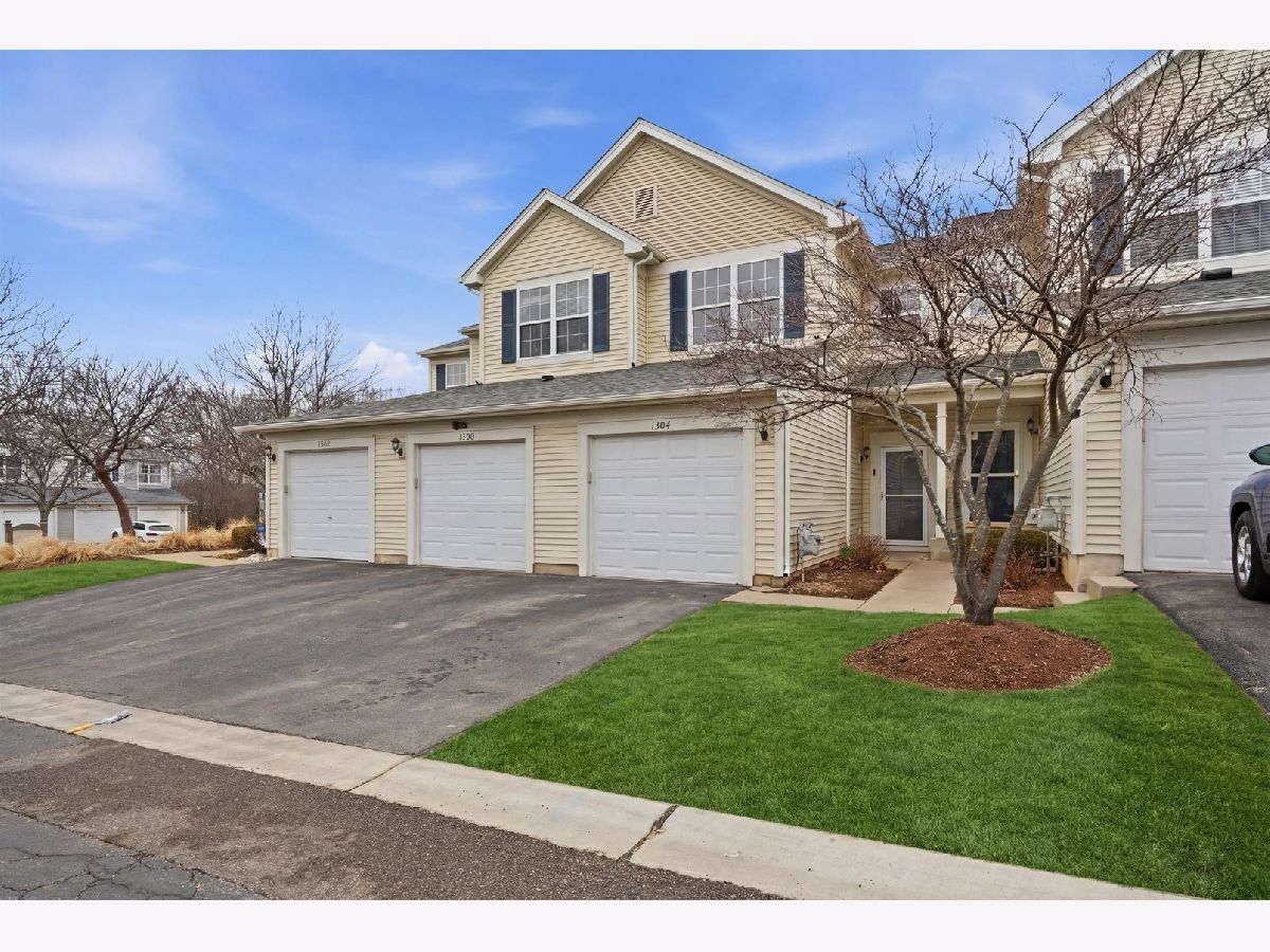  For Sale Carpentersville Illinois, 1304 Brookdale Drive