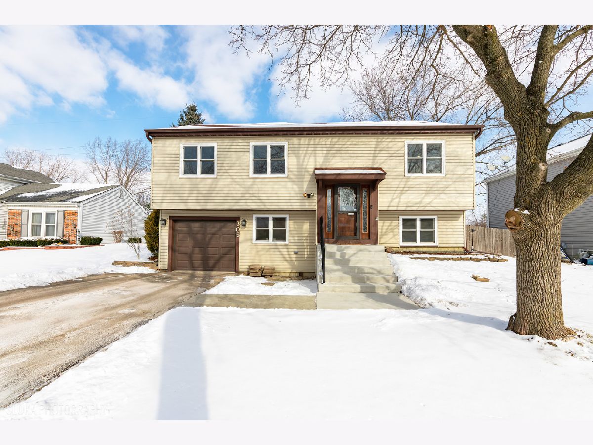  For Sale Bartlett Illinois, 305 Country Drive