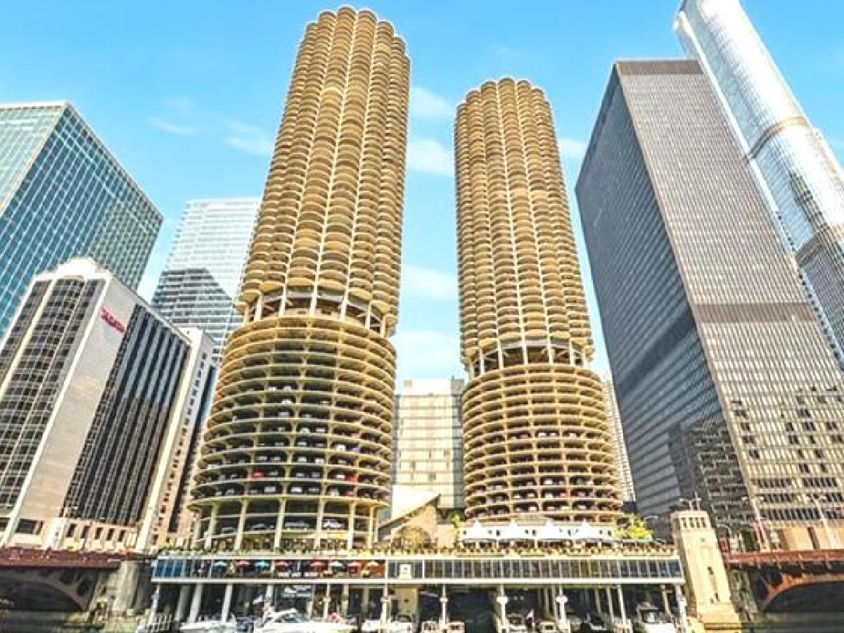 Condominiums For Sale Marina Towers Chicago Illinois, 300 State Street