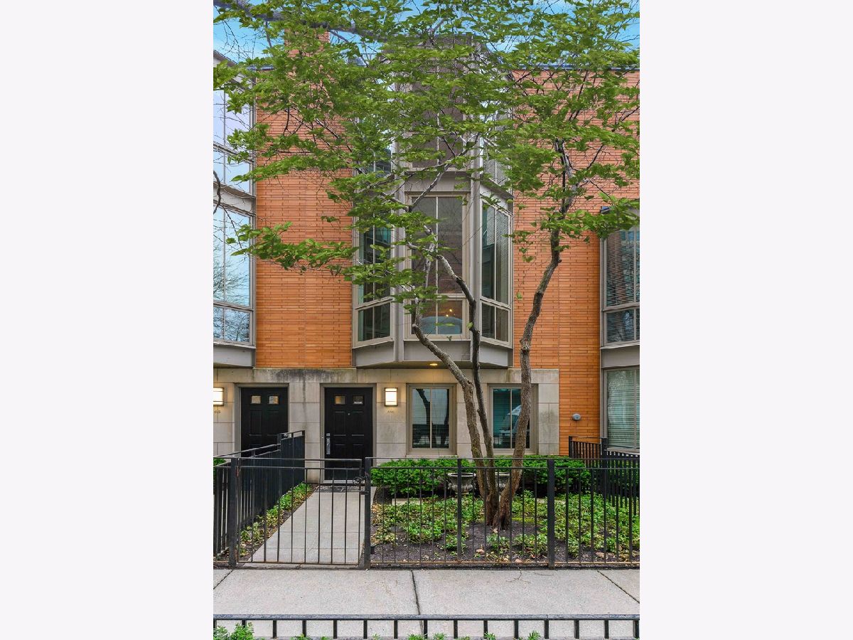 Townhomes Sold East Water Place Chicago Illinois, 444 North Water
