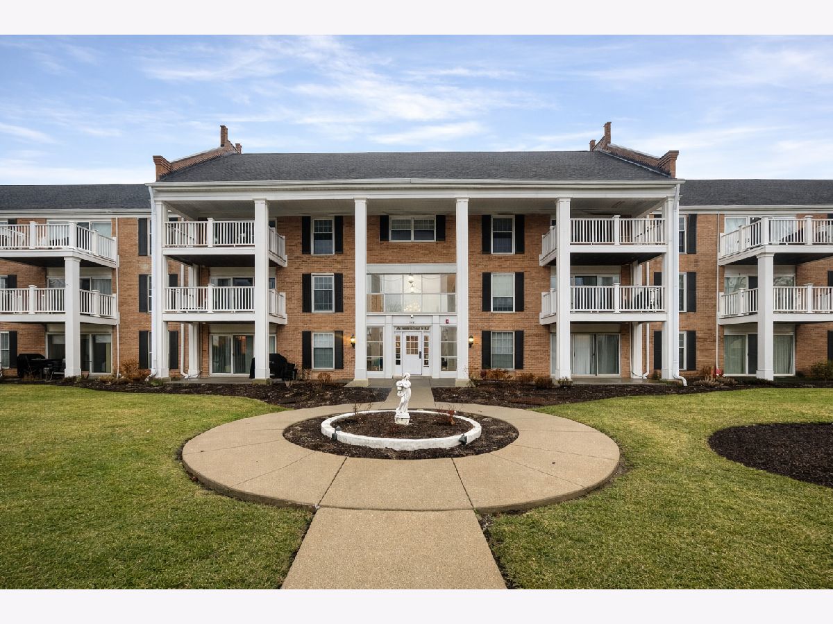  For Rent Rolling Meadows Illinois, 5501 Carriageway