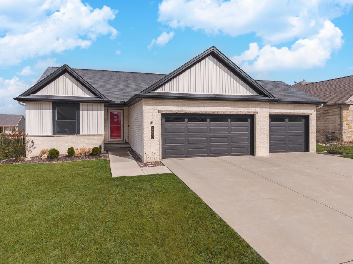 Homes & Condos & Townhomes For Sale Blackstone Trails Normal Illinois, 2608 Shale Road