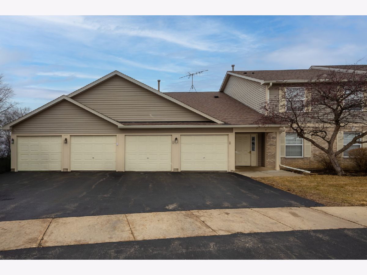  For Sale Round Lake Beach Illinois, 1147 Red Oak Circle