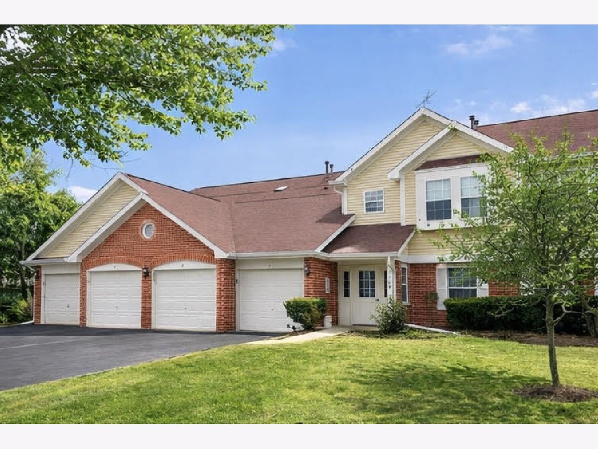 For Sale Roselle Illinois, 1560 Thornfield Lane