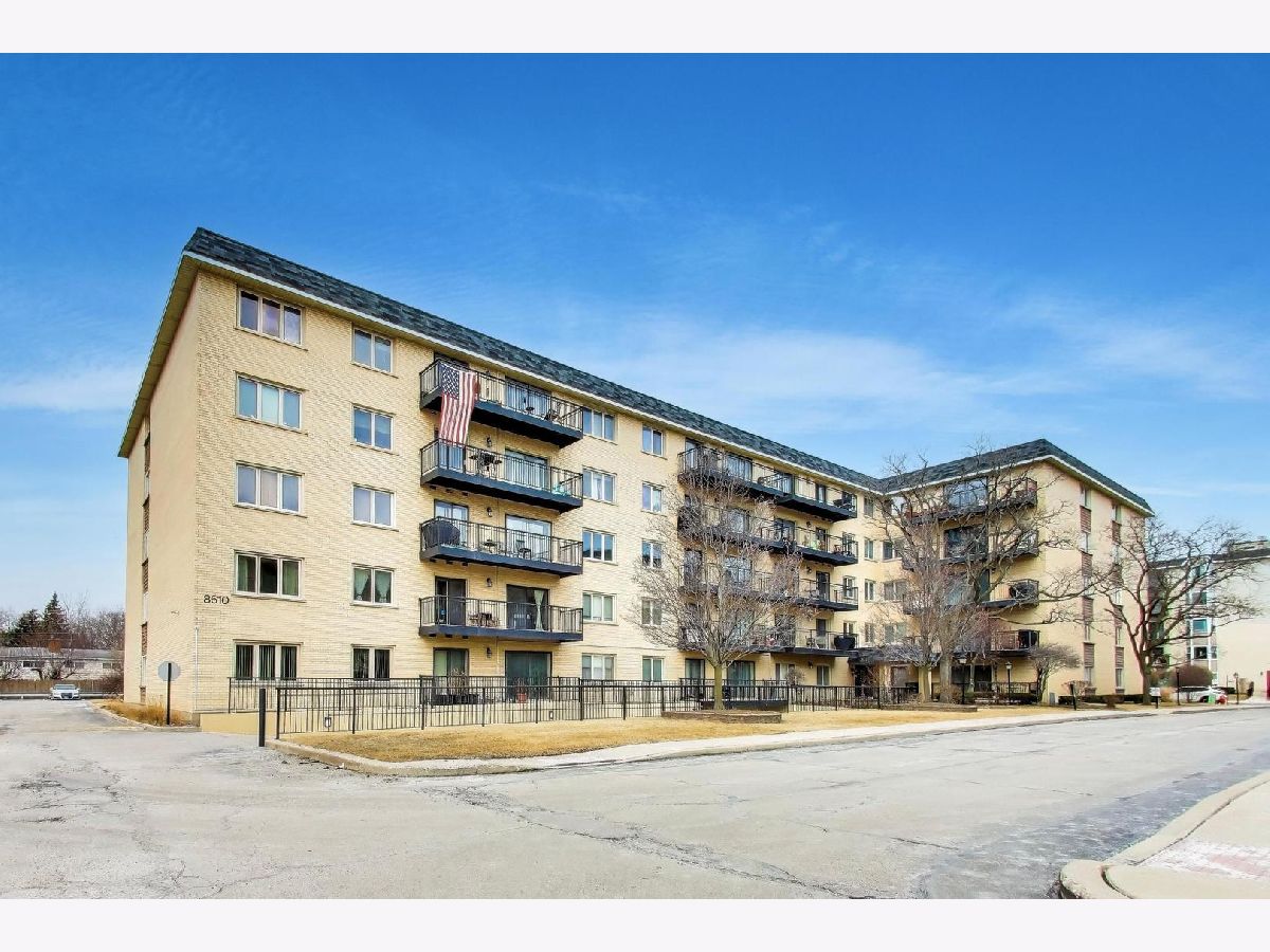  For Sale Morton Grove Illinois, 8610 Waukegan Road