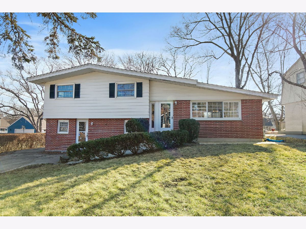  For Sale Mundelein Illinois, 657 Lomond Drive