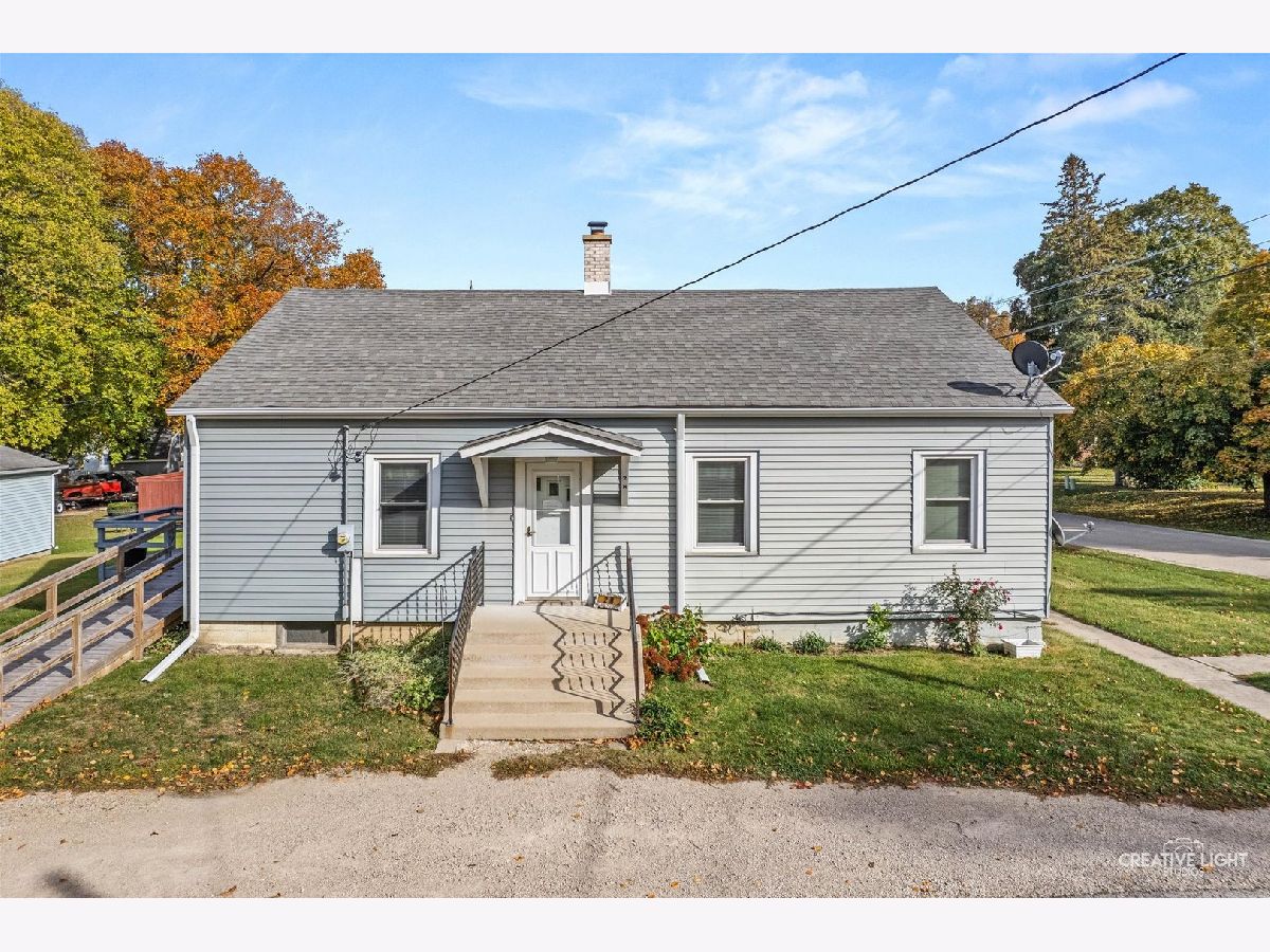 For Sale Newark Illinois, 2 Van Buren Street