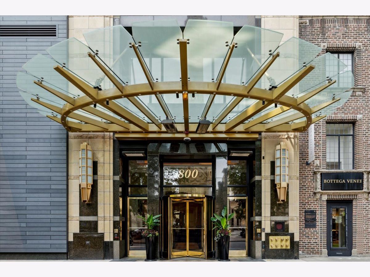 Condominiums For Sale Park Tower Chicago Illinois, 800 Michigan Avenue