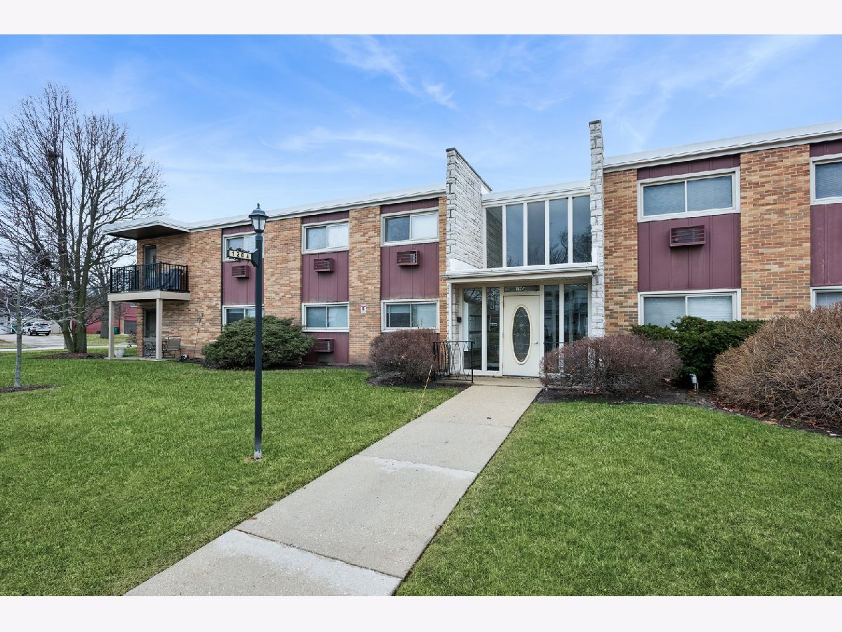 Condominiums & Homes For Sale Collen Court Lombard Illinois