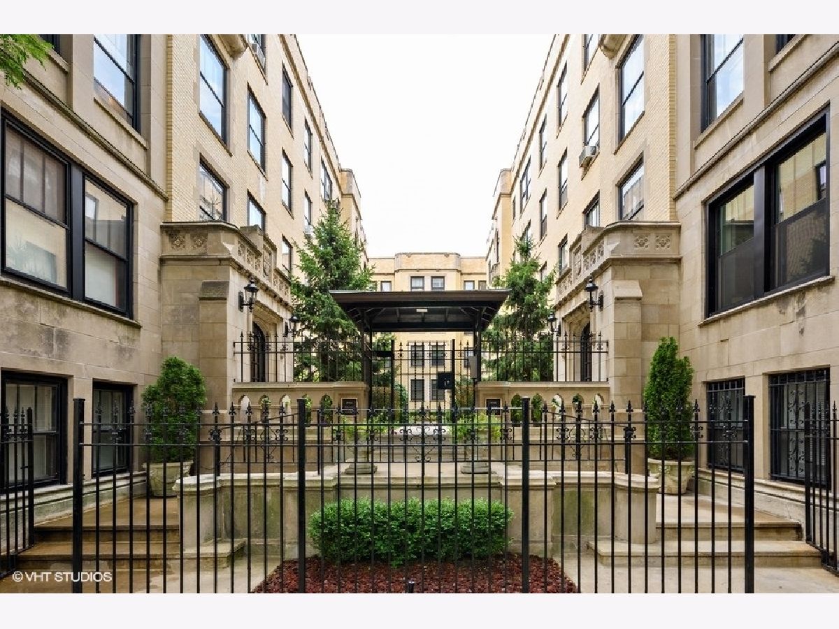  For Sale Chicago Illinois, 3604 Pine Grove Avenue