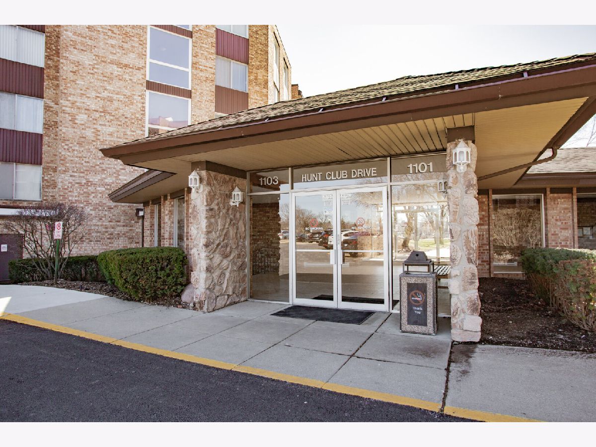 For Sale Mount Prospect Illinois, 1101 Hunt Club Drive