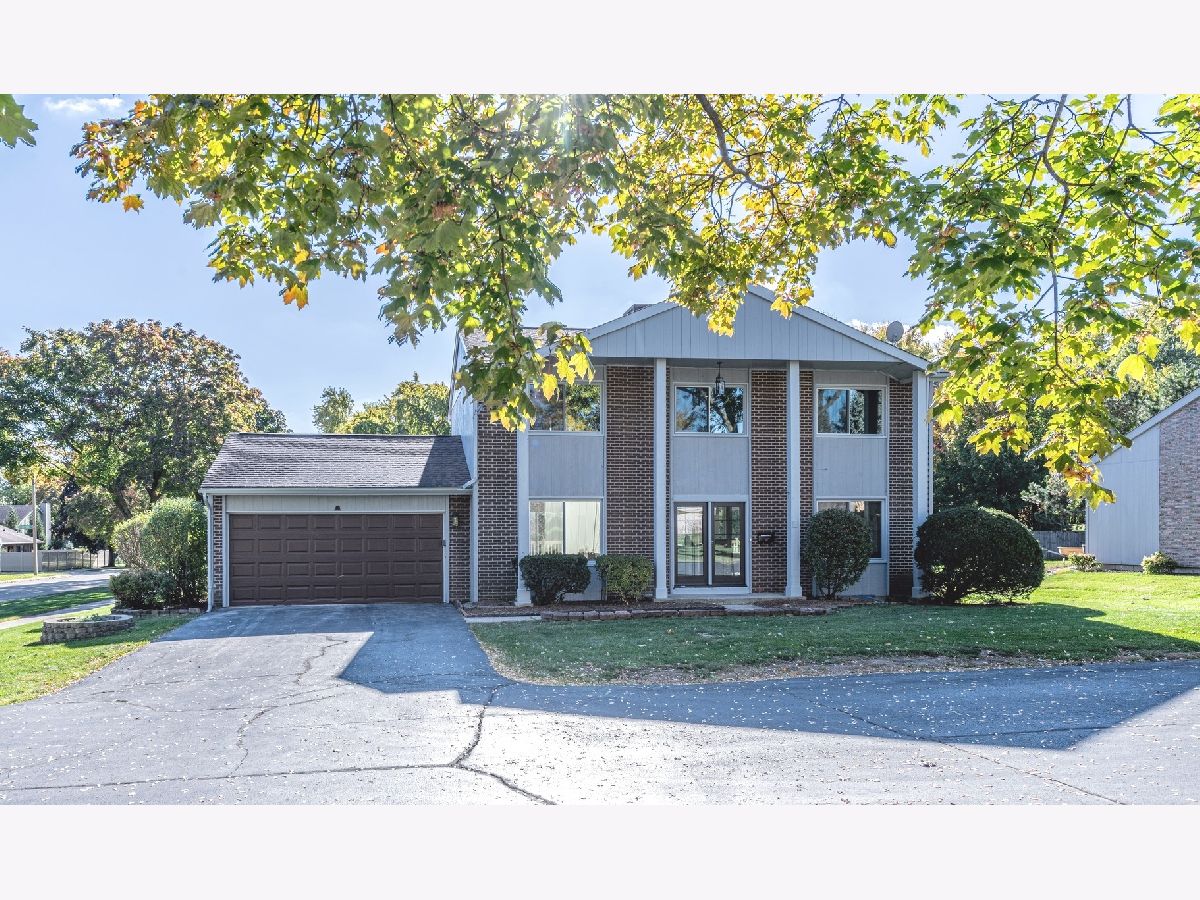  For Sale Roselle Illinois, 380 Ventura Club Drive