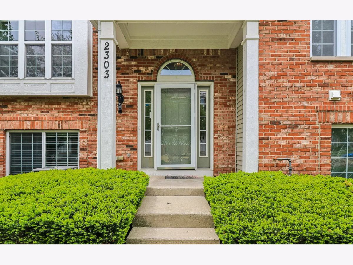  For Sale Lindenhurst Illinois, 2303 Neubauer Circle