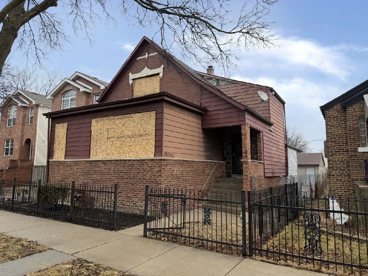  For Sale Chicago Illinois, 9207 Ellis Avenue