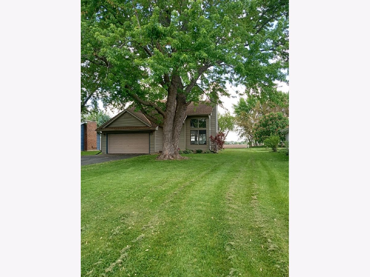 Homes For Sale Lake Holiday Somonauk Illinois, 683 Lasalle Drive