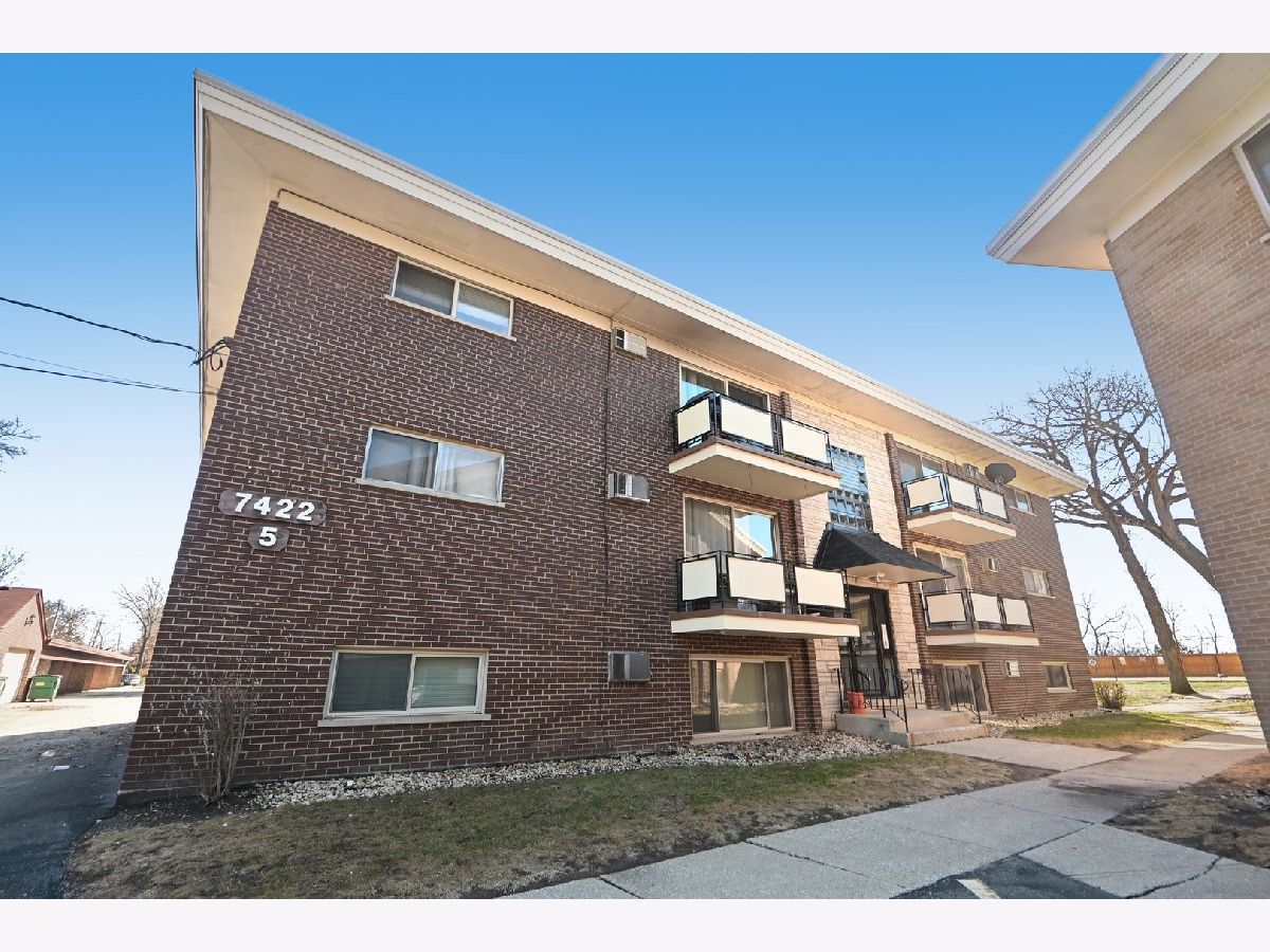 Condominiums For Sale Hillcrest Manor Worth Illinois, 7422 111th Street