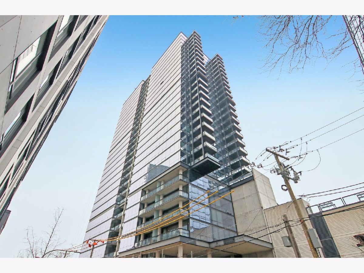  For Sale Chicago Illinois, 860 Blackhawk Street