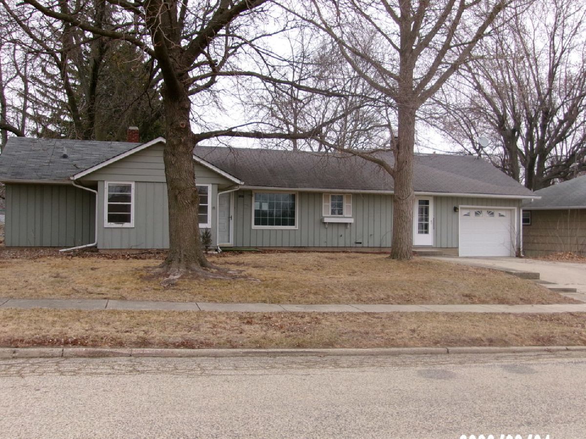  Sold Walnut Illinois, 321 Meltzer