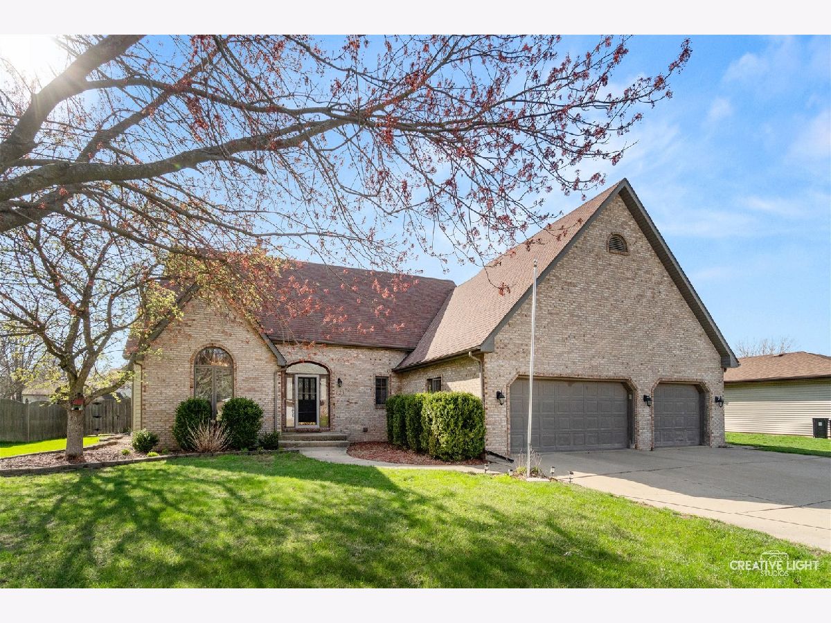  Sold Sandwich Illinois, 823 Cindy