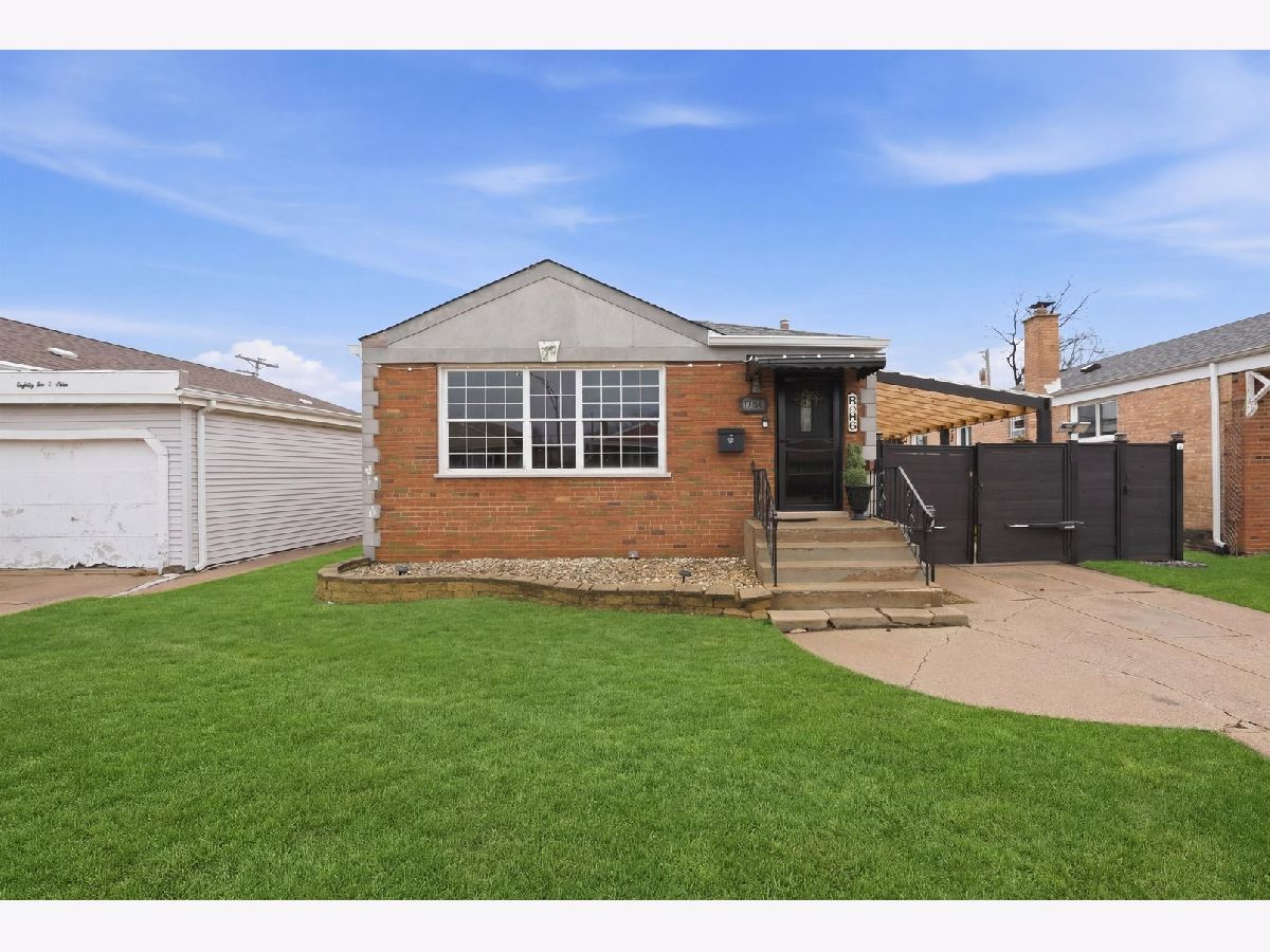  For Sale Chicago Illinois, 8213 Kildare Avenue