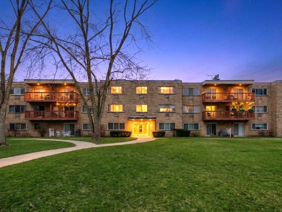 Condominiums & Homes For Sale Birch Manor Mount Prospect Illinois, 726 Dempster Street