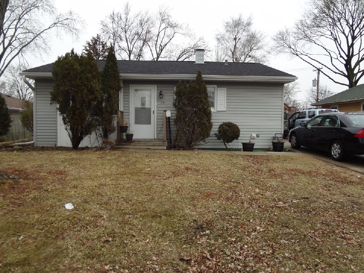  For Sale Carpentersville Illinois, 113 Hickory Drive