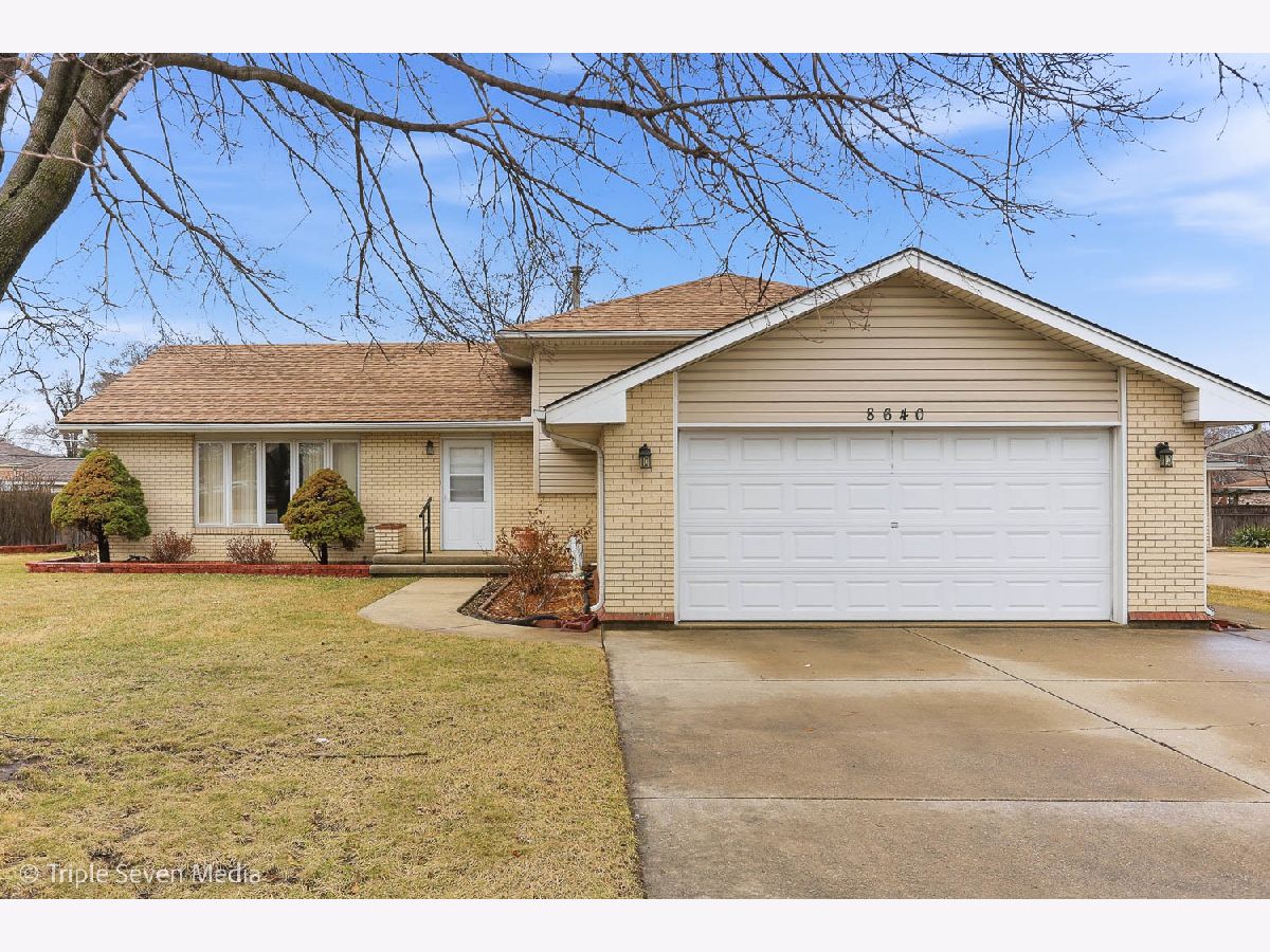  For Sale Burbank Illinois, 8640 Narragansett Avenue