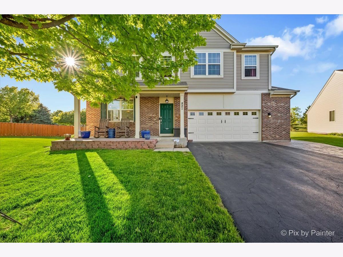  For Sale Pingree Grove Illinois, 821 Glen Cove Lane