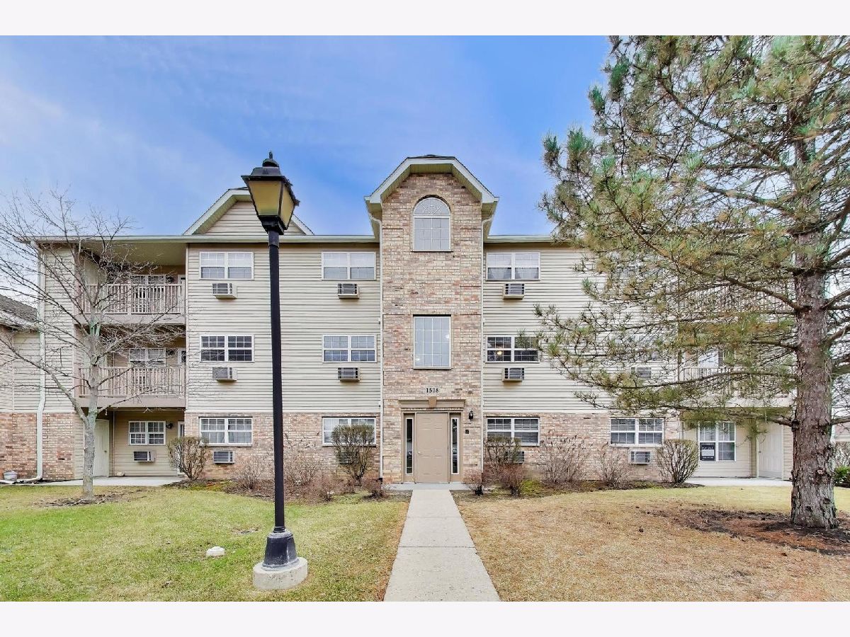  For Sale Round Lake Beach Illinois, 1508 Spring Brook Court