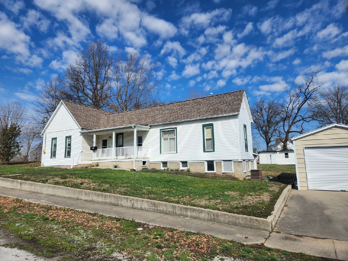  For Sale Pinckneyville Illinois, 601 Saint Louis Avenue
