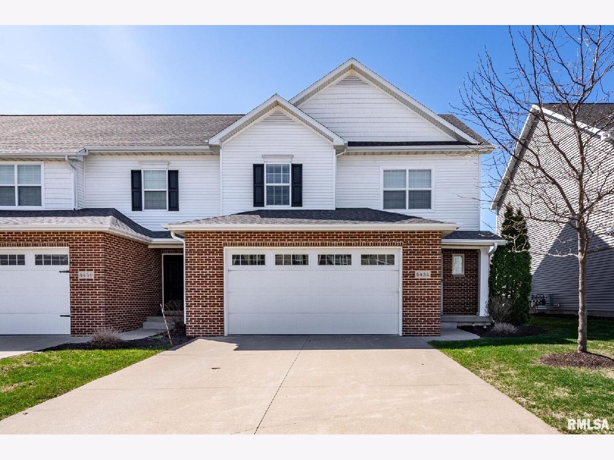 Condos & Townhomes For Sale Village Of The Woodlands Bettendorf Iowa, 4434 Slate Creek Drive