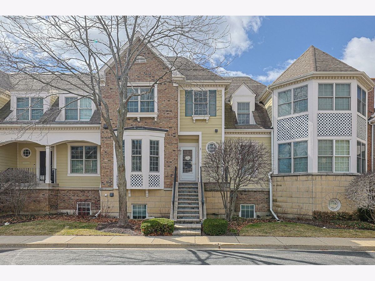 Townhomes & Homes For Sale Liberty Grove Libertyville Illinois, 1909 Lynn Circle