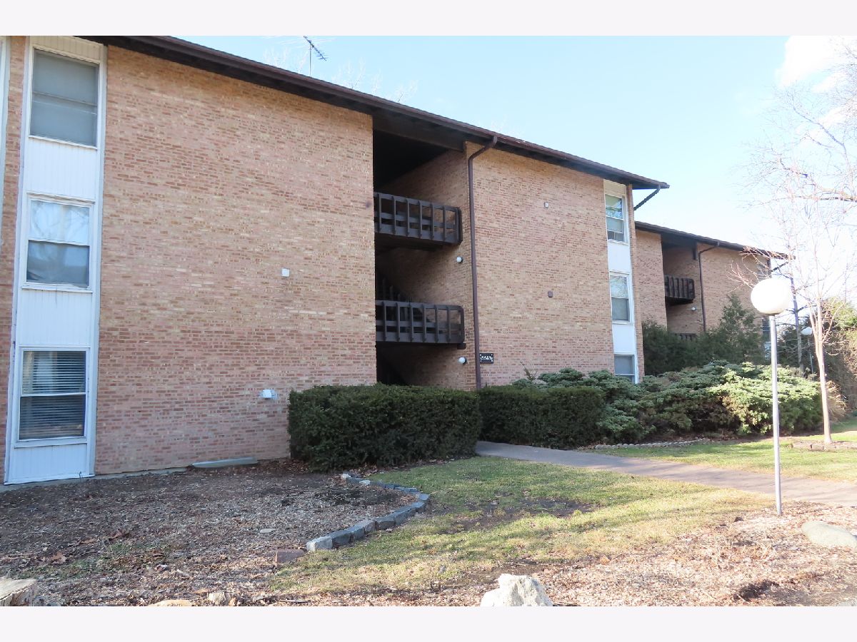 Condominiums For Sale Four Lakes Village Lisle Illinois, 5543 Lake Drive