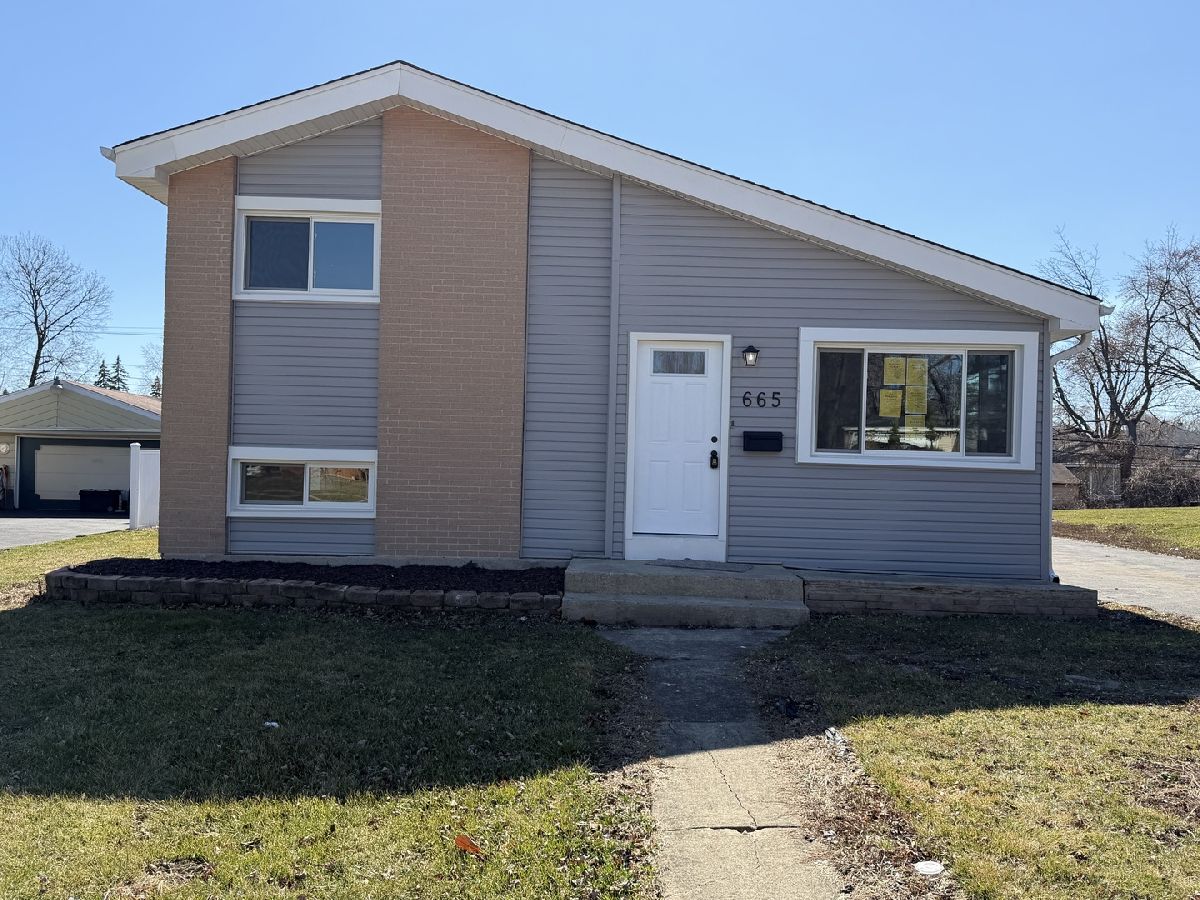  For Sale Glendale Heights Illinois, 665 Easy Street