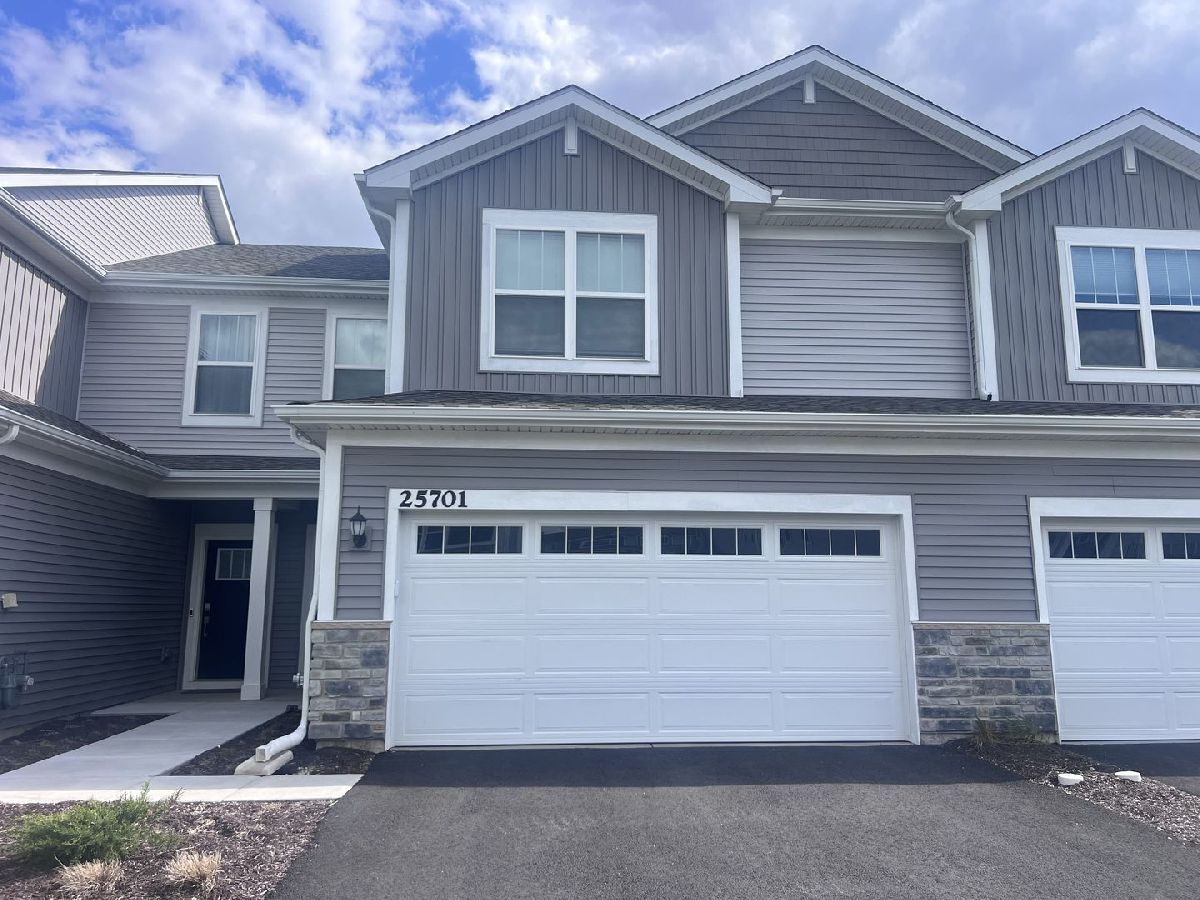 Condos & Townhomes For Rent Autumn Glen Plainfield Illinois, 25701 Yorkshire