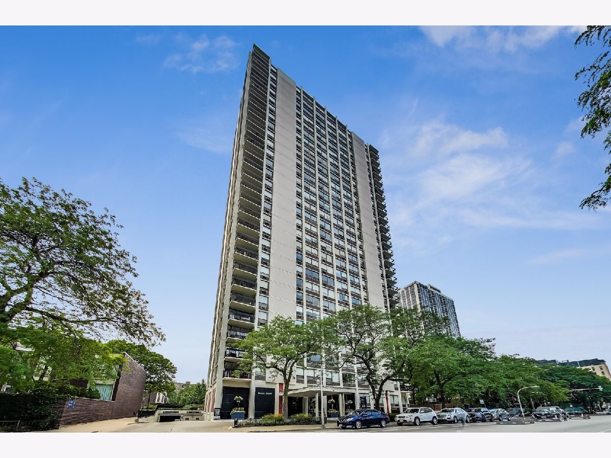 Condominiums Rented Bryant House Chicago Illinois, 1455 Sandburg