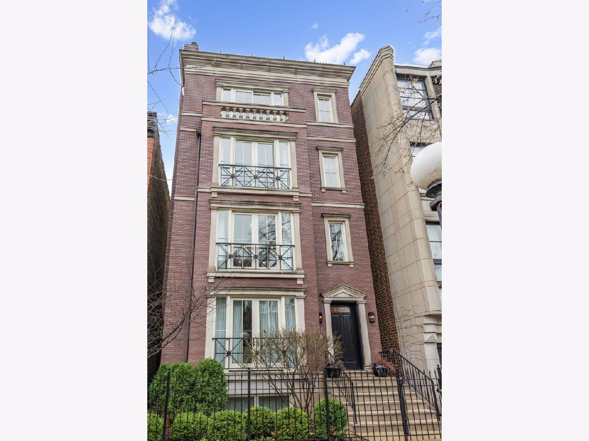  Sold Chicago Illinois, 2050 Mohawk