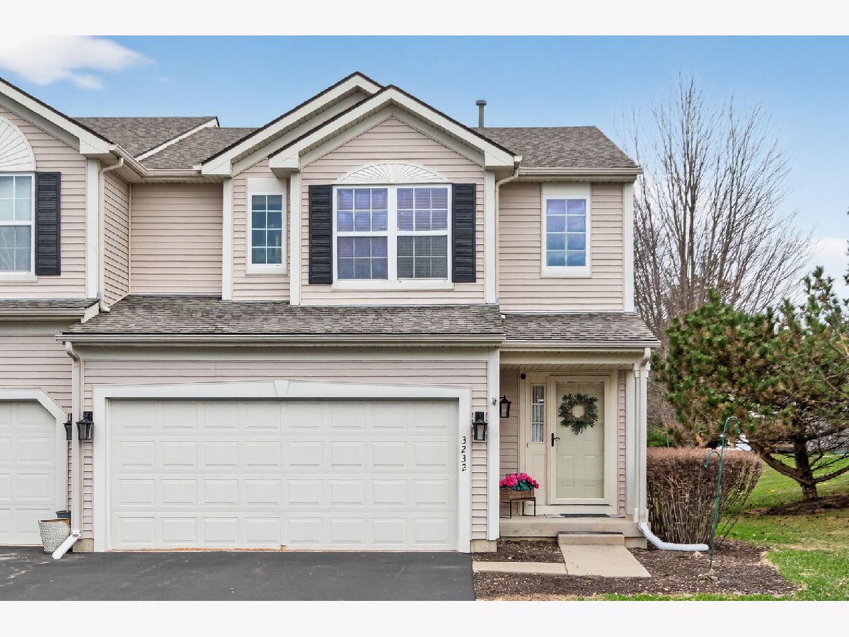 Townhomes & Condos Sold Wineberry Dekalb Illinois, 3232 Napa